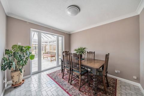 undefined, New Haw, Surrey, KT15
