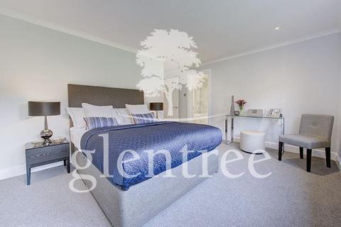 3 bedroom apartment to rent, BEECHCROFT AVENUE, GOLDERS GREEN, NW11