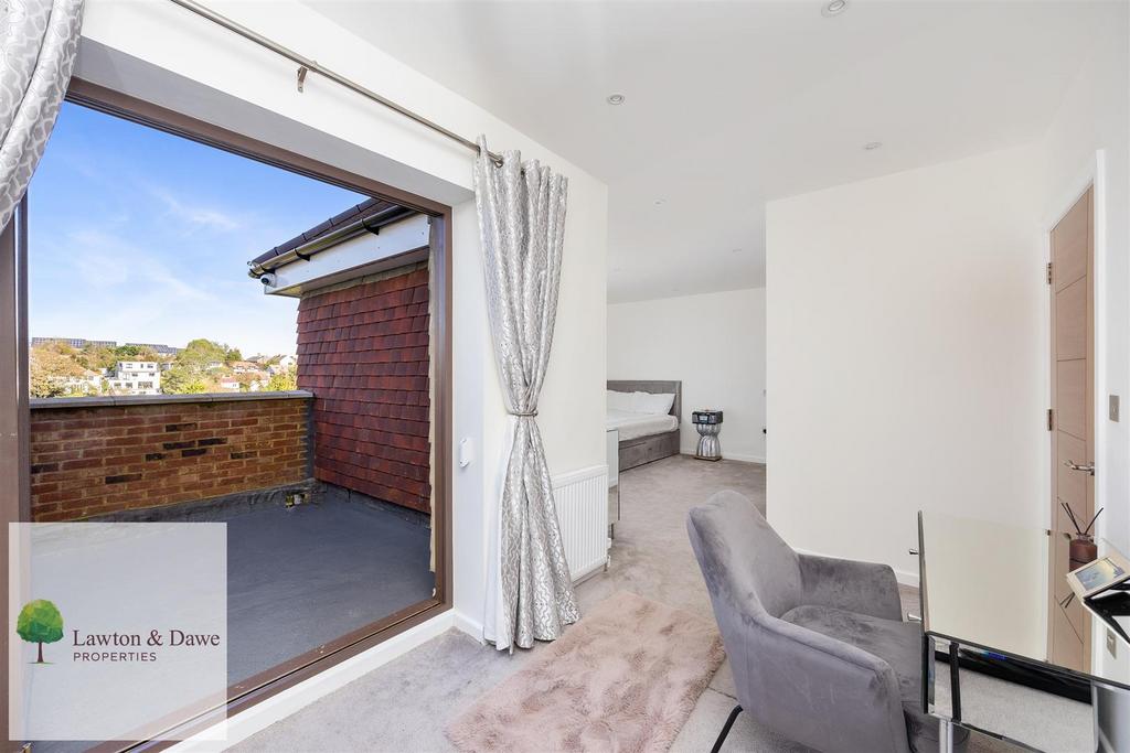 Tongdean Lane, 84 A-018.jpg