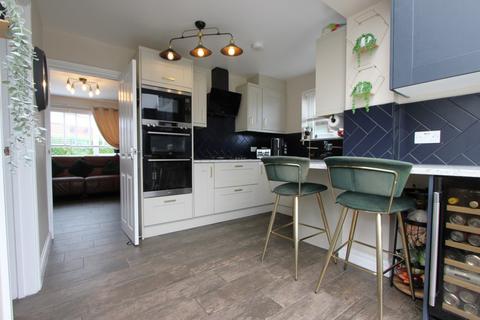 3 bedroom end of terrace house for sale, Redsull Avenue, Deal, CT14