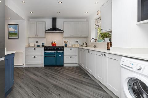 4 bedroom detached house for sale, Queens Drive, Ossett WF5