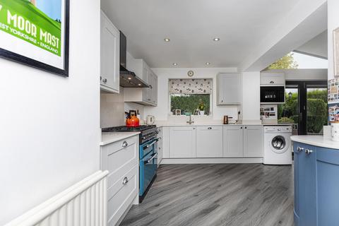 4 bedroom detached house for sale, Queens Drive, Ossett WF5