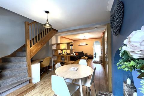 2 bedroom terraced house for sale, Albert Street, Warwick