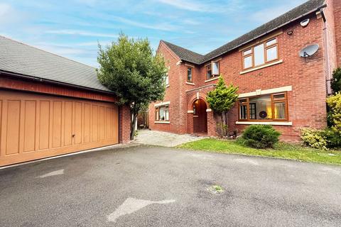 4 bedroom detached house for sale, Hitherside, Dickens Heath, Solihull, B90 1RT