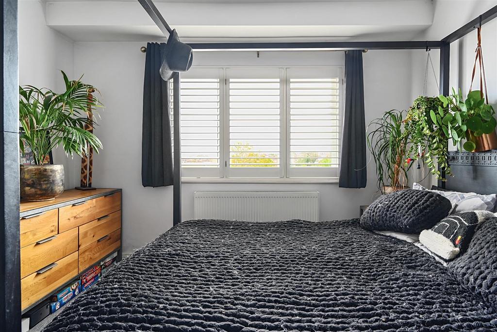 76 Lockshill road, BN41 (16).jpg