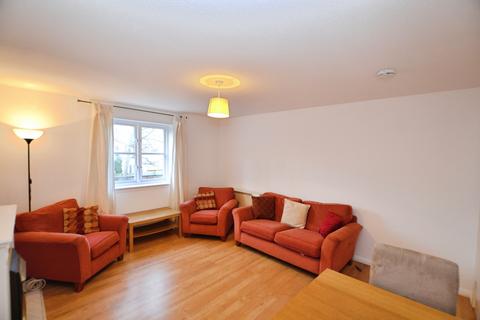 2 bedroom flat to rent, Tytler Gardens, Abbeyhill, Edinburgh, EH8