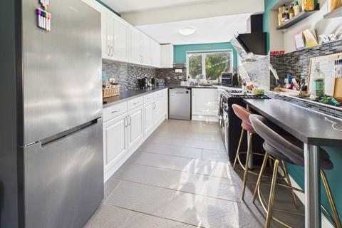 5 bedroom semi-detached house to rent, Cornlands Road, York, YO24