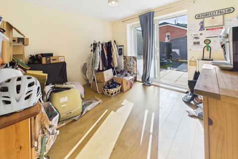 5 bedroom semi-detached house to rent, Cornlands Road, York, YO24