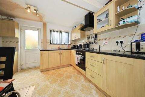 4 Jenks Road, Wombourne, Wolverhampton, WV5 0BL