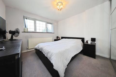 4 Jenks Road, Wombourne, Wolverhampton, WV5 0BL