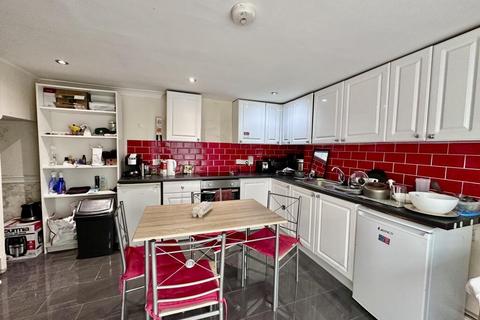 undefined, 4 Radnor Street
