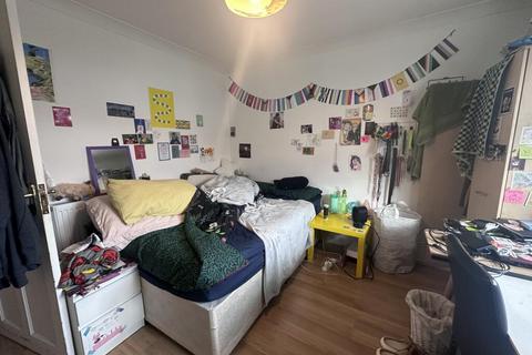 undefined, 65 Bayswater Road