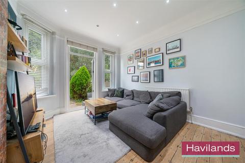 1 bedroom flat for sale, Palmerston Crescent, London