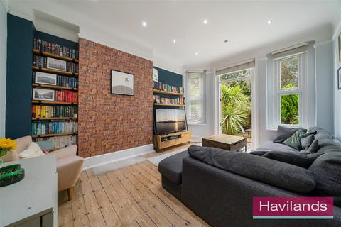1 bedroom flat for sale, Palmerston Crescent, London