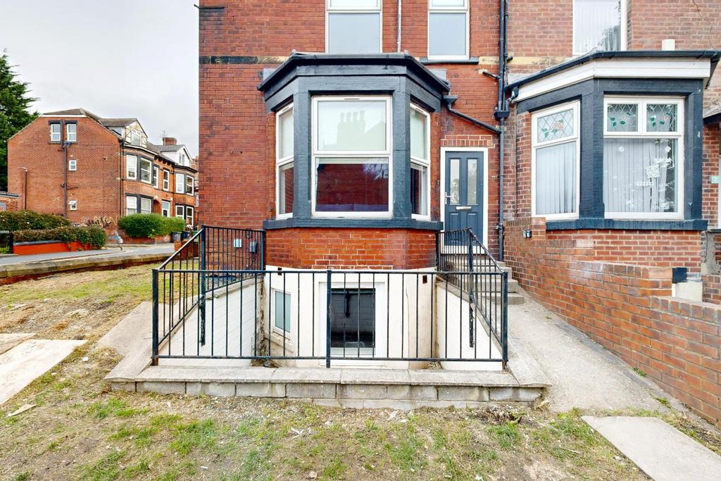 A charming view of the front exterior of a trad...