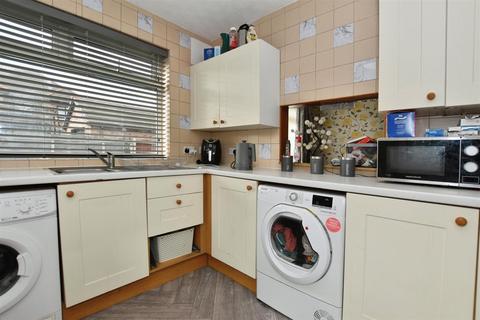 3 bedroom semi-detached house for sale, Roslyn Crescent, Hedon HU12