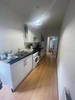 1 bedroom in a house share to rent, 15 Napier Terrace - Basement