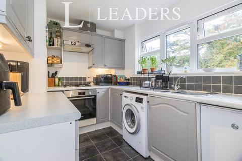 2 bedroom flat to rent, Berkeley Court, Weybridge, KT13
