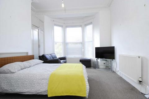 1 bedroom apartment to rent, 36 Houndiscombe Road, Flat 1