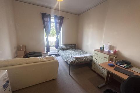 24 Woodland Terrace Flat 3