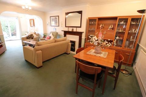 8 Abbey Close, Hullbridge, Hockley, SS5 6DL