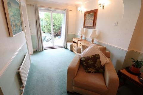 8 Abbey Close, Hullbridge, Hockley, SS5 6DL