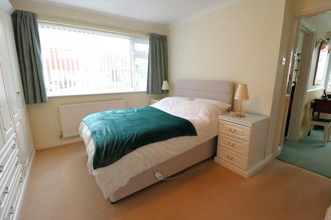 8 Abbey Close, Hullbridge, Hockley, SS5 6DL