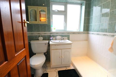 8 Abbey Close, Hullbridge, Hockley, SS5 6DL