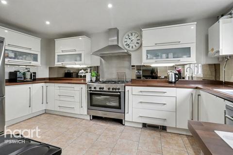 18 Newark Close, Ipswich, IP2 9TS