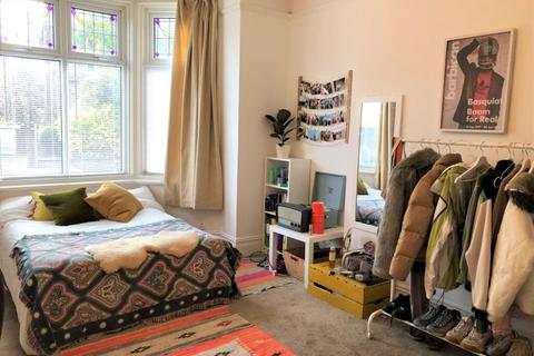 8 bedroom semi-detached house to rent, Fallowfield M14