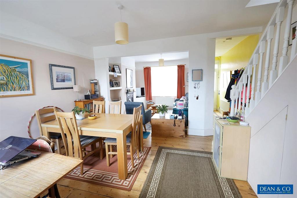 Through lounge/dining room