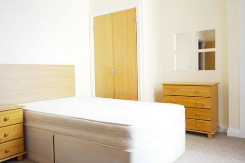 1 bedroom apartment to rent, 1 Sutherland Road F2