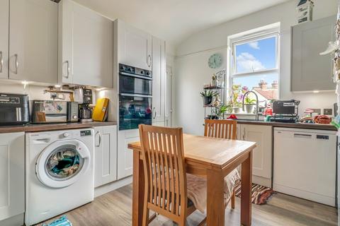 2 bedroom flat for sale, West Road, Westcliff-on-Sea SS0