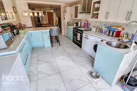 4 bedroom semi-detached bungalow for sale, The Avenue, Benfleet