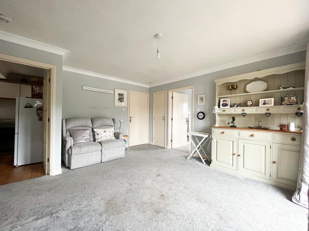 Sitting room/dining room