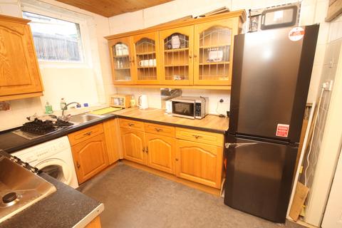 3 bedroom terraced house to rent, Abbeydale Road, Nether Edge, Sheffield, S7