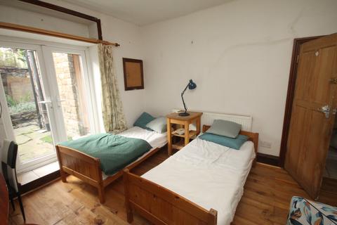 3 bedroom terraced house to rent, Abbeydale Road, Nether Edge, Sheffield, S7