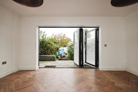 4 bedroom semi-detached house to rent, Headley Park Avenue, Bristol BS13