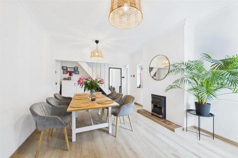 3 bedroom semi-detached house for sale, Lawrence Street, Newark