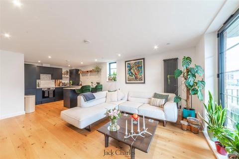 undefined, Lyons Crescent