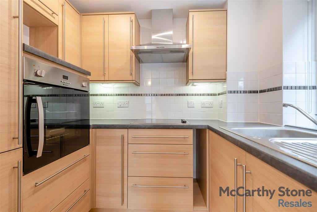 8666191-interior01.jpg