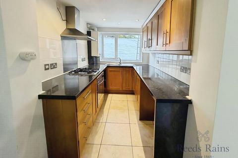 3 bedroom end of terrace house to rent, Bridge Road, Liverpool L18