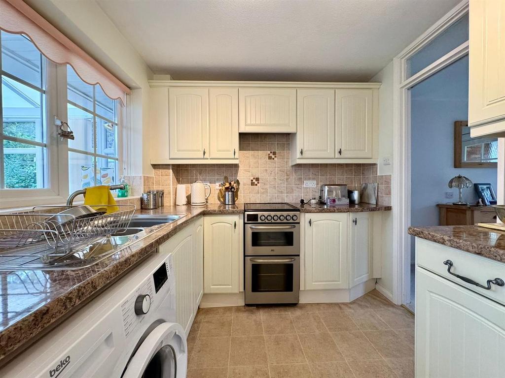 Kitchen (1).jpg