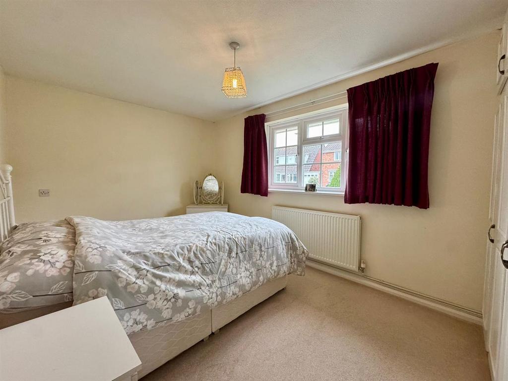 Bedroom 1 (2).jpg