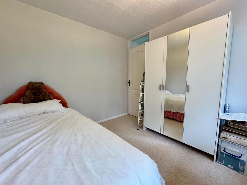 Bedroom 2 (2).jpg