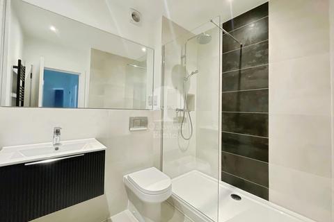2 bedroom apartment to rent, The Grove, Slough SL1