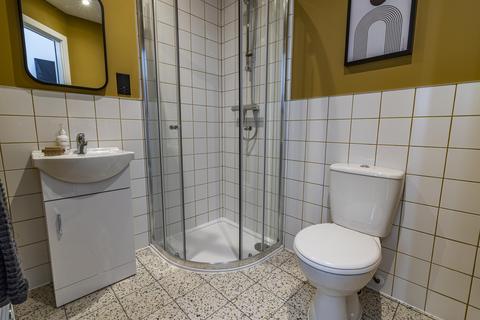 4 bedroom flat to rent, North Sherwood Street, City Centre NG1