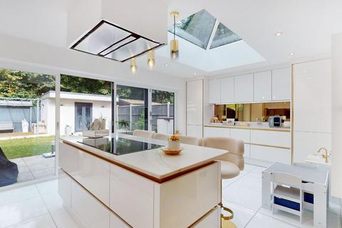 4 bedroom detached house for sale, Ruislip, Greater London HA4