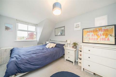 4 bedroom house for sale, North Place, Teddington TW11