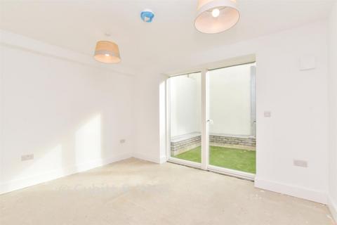 2 bedroom ground floor flat for sale, Lowther Road, Brighton, East Sussex